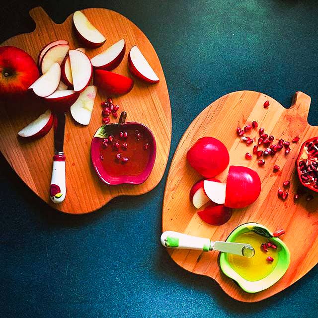 Apple Board With Bowl & Spreader Knife