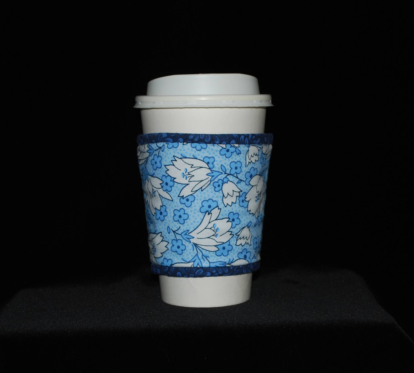 Cup Cozee - White Tulips On Blue With Navy Accents
